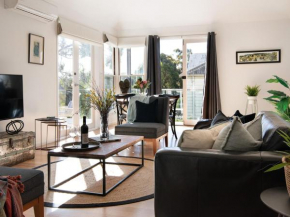 Lake Como Villa, Daylesford
